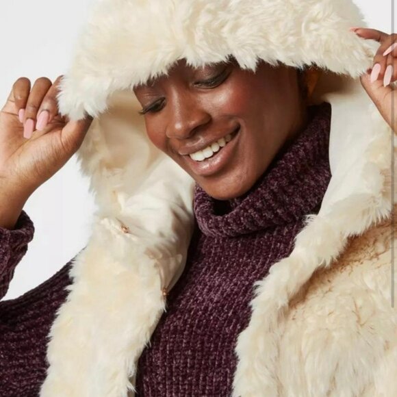 Sweaty Betty Faux Fur Hooded Vest Large Sleeveless Hoodie Cream Cozy Winter EUC - Picture 5 of 13